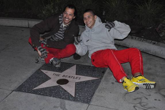 Reencontro com nosso amigo Jorge, da Colômbia, dessa vez acompanhado do filho, na Calçada da Fama, em Hollywood, Los Angeles, na Califórnia - Estados Unidos